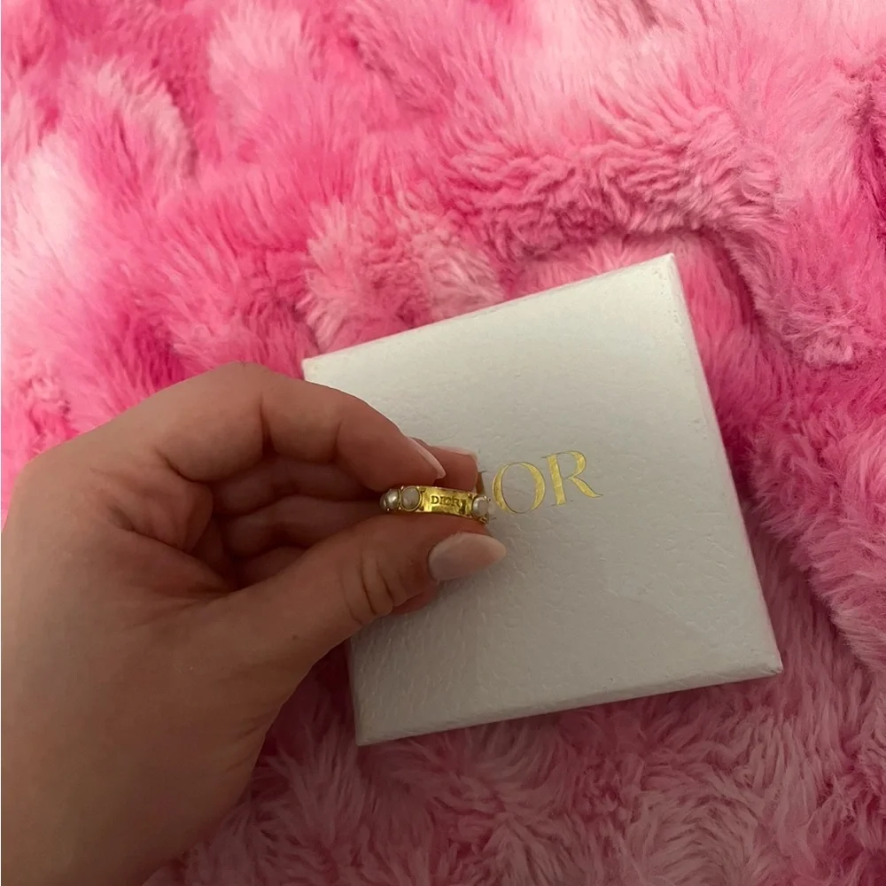 Authentic Dior CD logo pearl ring!! Size 6 - Picture 7 of 7
